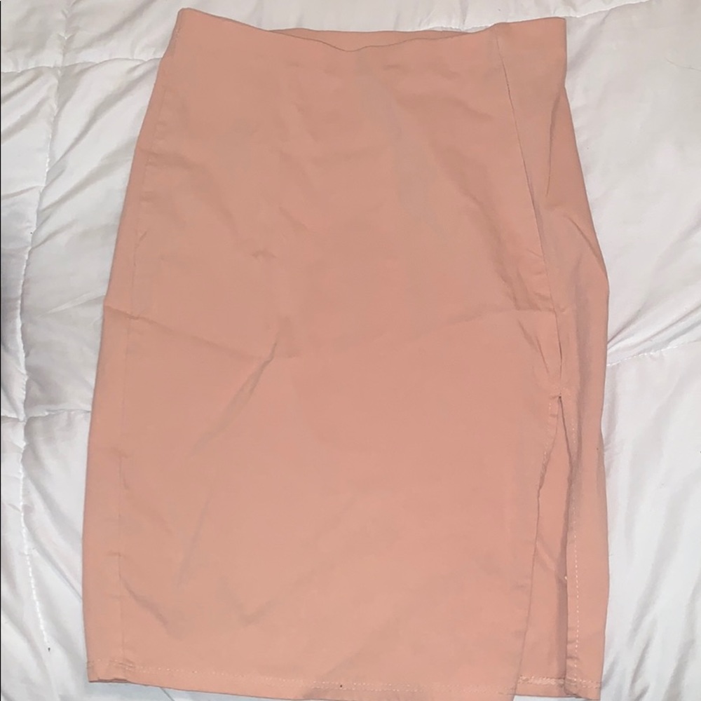 Stretchy pink tight pencil skirt